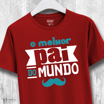 T-shirt vermelha com texto colorido 