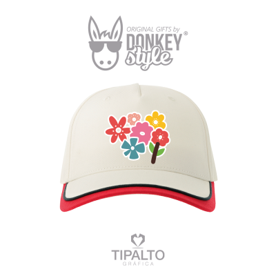 Boné branco com pala vermelha e estampa de flores coloridas