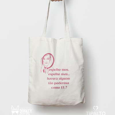 Saco de pano branco com estampa vermelha e texto em português