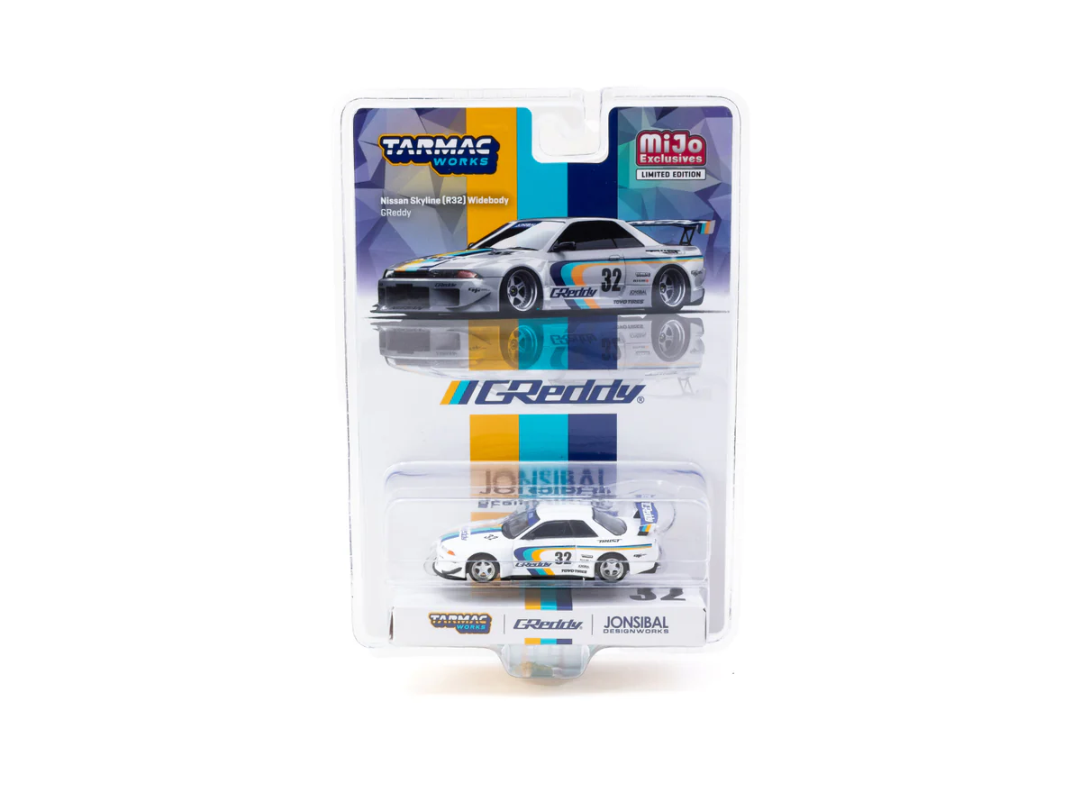 Miniatura de carro Nissan Skyline R32 em embalagem