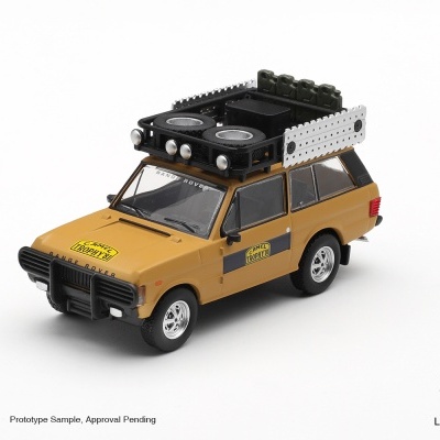 Miniatura de carro Range Rover castanho com acessórios no teto e decalques CAMEL TROPHY 81