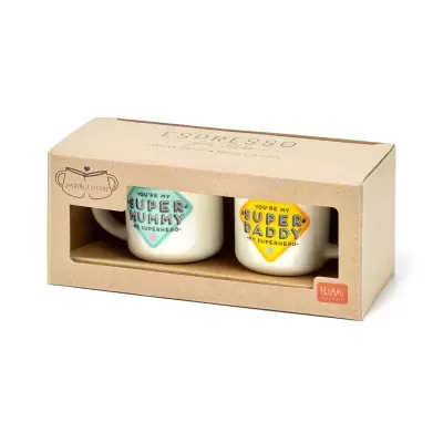 Conjunto de canecas espresso brancas em embalagem de cartão