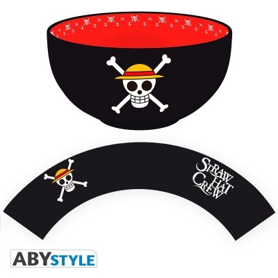 Taça preta e vermelha com logótipo de caveira e faixa preta com texto STRAW HAT CREW