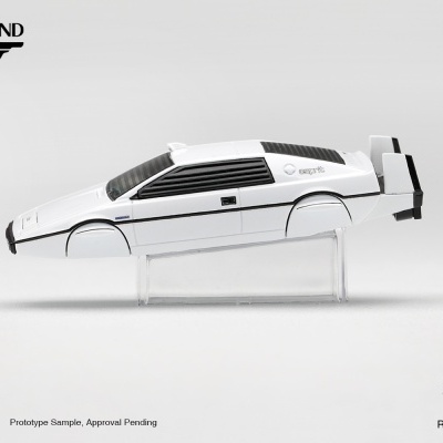 Miniatura carro branco Lotus Esprit com detalhes pretos no suporte