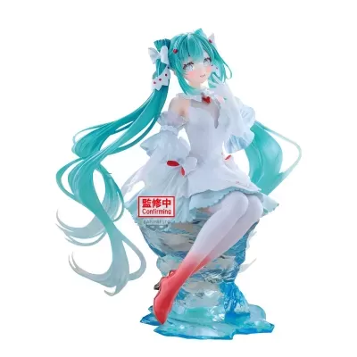 Figura de coleção em PVC de personagem feminina com cabelo azul-turquesa e vestido branco sentada numa base azul de água.
