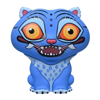 Figura decorativa de tigre azul com olhos grandes e dentes afiados