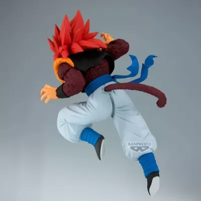 Figurina de personagem de anime com cabelo vermelho, casaco castanho, calças brancas e cinto azul saltando.