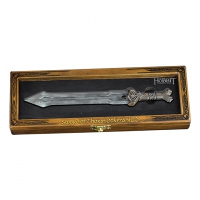 Espada decorativa Sword of Thorin Oakenshield numa caixa de madeira forrada a preto