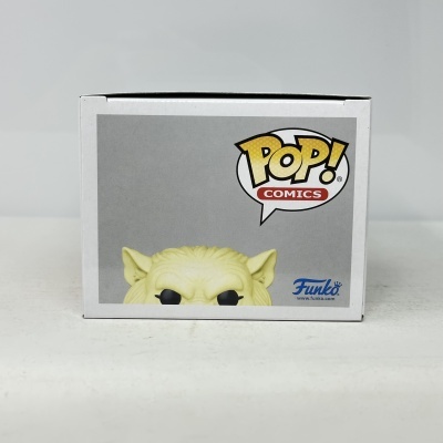 Caixa branca com boneco amarelo e logos POP! COMICS e Funko