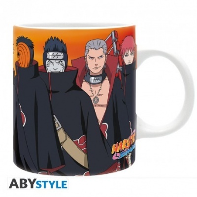 Caneca branca decorada com personagens do anime Naruto e texto colorido
