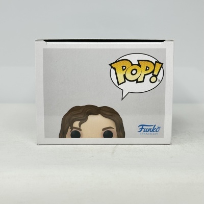 Embalagem de Funko Pop com cabeça de boneco visível e texto POP!