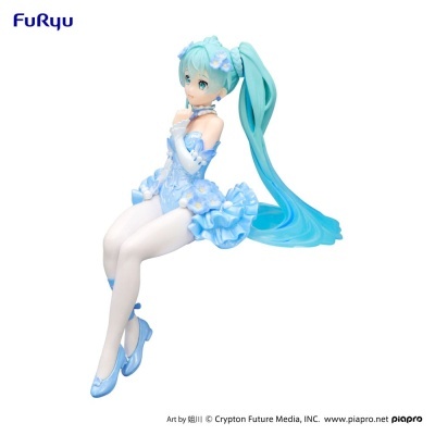 Figura anime azul claro com vestido e cabelo comprido sentado