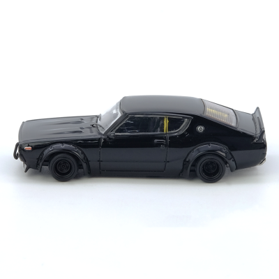 Modelo de carro desportivo preto em fundo branco
