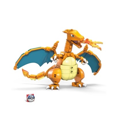 Figura de dragão laranja em blocos com asas azuis e dado de Poké Ball
