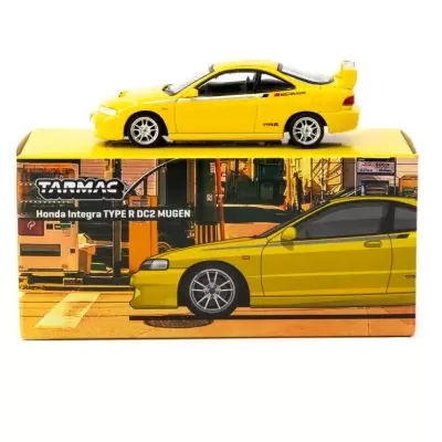 Miniatura de carro amarelo Honda Integra TYPE R DC2 MUGEN sobre caixa com imagem e texto