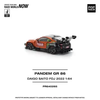 Miniatura de carro de corrida laranja e preta PAMDEM GR 86 em fundo branco