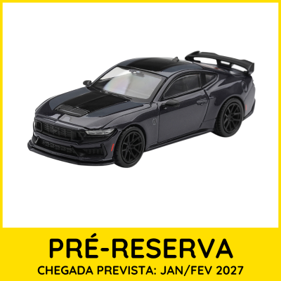 Miniatura de carro desportivo preta com spoiler sobre fundo branco e moldura amarela