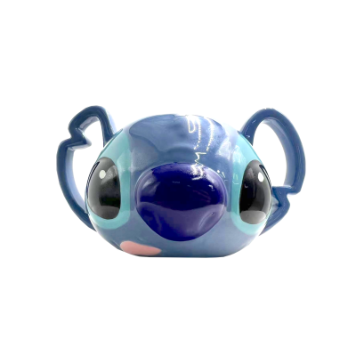 Caneca azul em forma da personagem Stitch com olhos grandes e orelhas