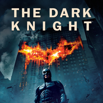 Cartaz do filme The Dark Knight com bat-sinal em fogo e personagem Batman em fato preto