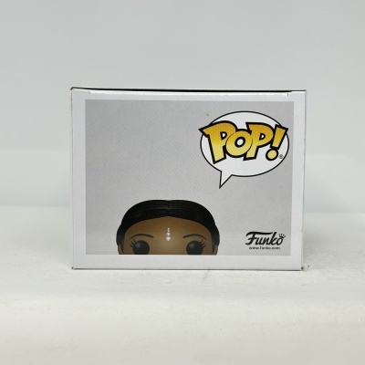 Caixa branca de Funko Pop com imagem parcial da figura e logo POP