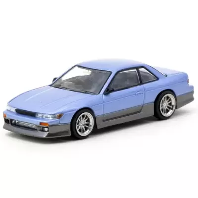 Miniatura de carro de coleção azul metálico e cinza escuro com jantes cromadas