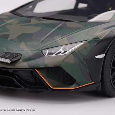 Modelo de carro desportivo fetiche verde camuflado com detalhes em laranja e preto