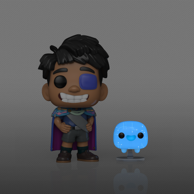 Figura Funko Pop personagem masculino com capa e figura pequena azul translúcida