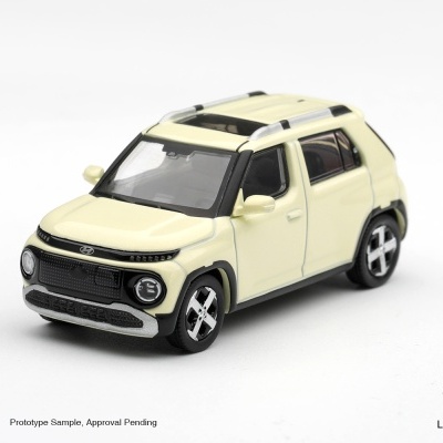 Miniatura de carro Hyundai creme com detalhes pretos em fundo branco.