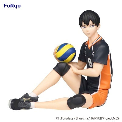 Figura colecionável de personagem masculino com uniforme de voleibol segurando bola