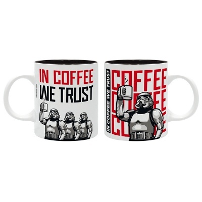 Duas canecas brancas com interior preto, mostrando soldados de Star Wars e texto IN COFFEE WE TRUST em vermelho e preto.