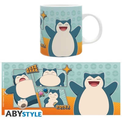 Caneca branca com ilustrações do Pokémon Snorlax em fundo azul e laranja