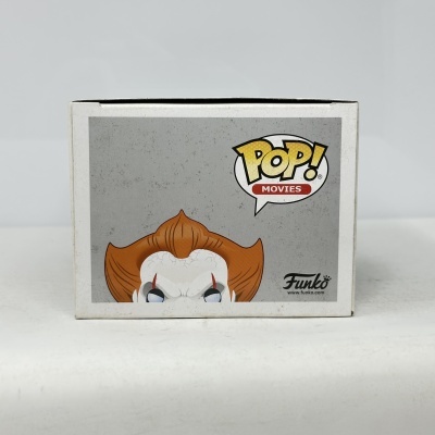 Imagem de embalagem Funko Pop! Movies, figura com cabelo castanho-avermelhado e rosto branco com marcas vermelhas