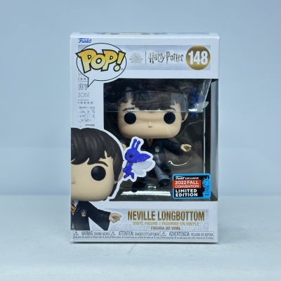 Figura Funko Pop Neville Longbottom com criatura azul na embalagem