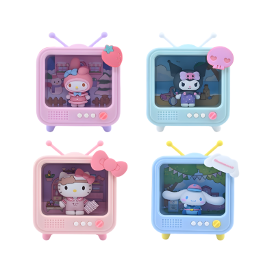 Quatro expositores de brinquedos em forma de televisores retro com personagens de desenho animado dentro.