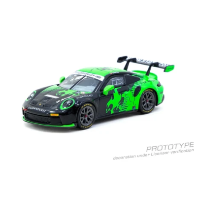 Miniatura de carro desportivo Porsche preto e verde com detalhes e texto SILVER ROCKET