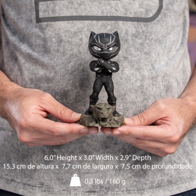 Figura colecionável do Pantera Negra em material plástico preto com base cinzenta