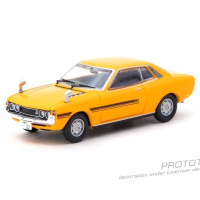 Miniatura de carro desportivo clássico amarelo com detalhes cromados e jantes prateadas
