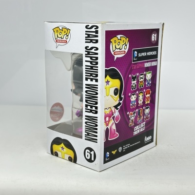Caixa Funko Pop! Heroes Wonder Woman Star Sapphire número 61 com embalagem branca e roxa