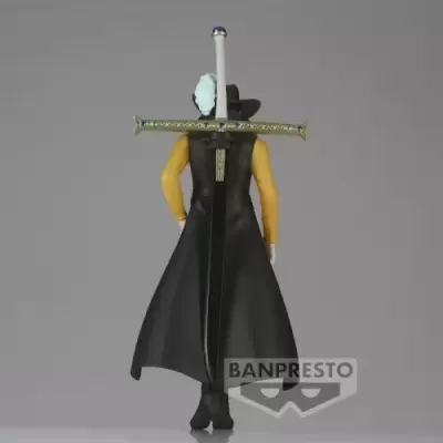 Figura colecionável Banpresto de personagem com casaco preto e arma nas costas