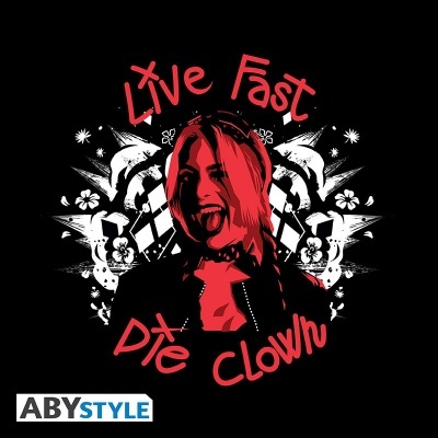 T-shirt preta com estampa colorida de figura feminina, golfinhos e texto 'Live Fast Die Clown'.