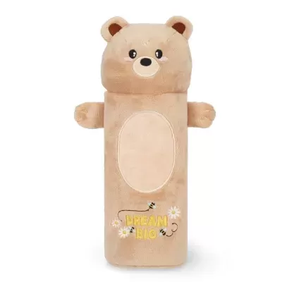 Pelúcia em forma de urso castanho com texto DREAM BIG bordado