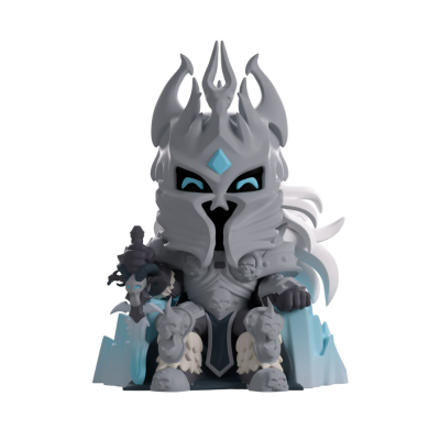 Figura de ação de um guerreiro com armadura cinza e espada azul sentado em trono