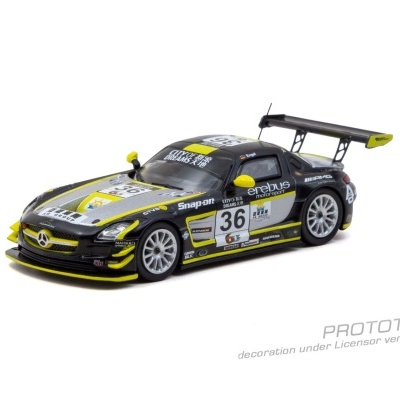 Modelo de carro de corrida preto e amarelo com números e logótipos