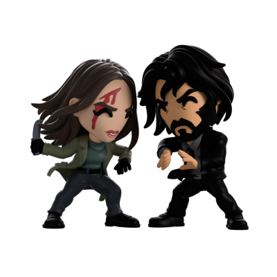 Duas figuras tipo bonecos, uma com casaco verde e faca, outra com fato preto e barba, posando para combate