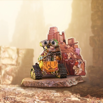 Figura colecionável do robô WALL·E segurando uma bota com planta, com base de terreno pedregoso e fundo ilustrado