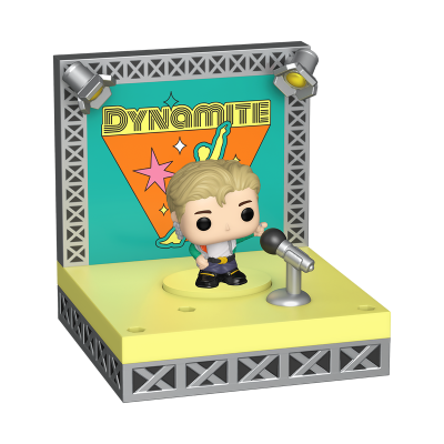 Figura Funko Pop loira num palco com microfone e painel com texto DYNAMITE