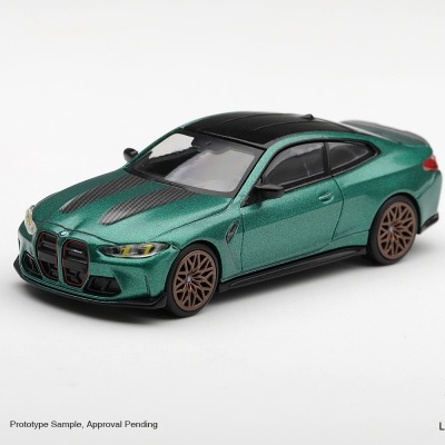 Miniatura de carro desportivo verde metálico com capô preto e detalhes em jantes castanhas