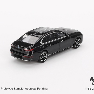 Miniatura de carro BMW preto em fundo branco