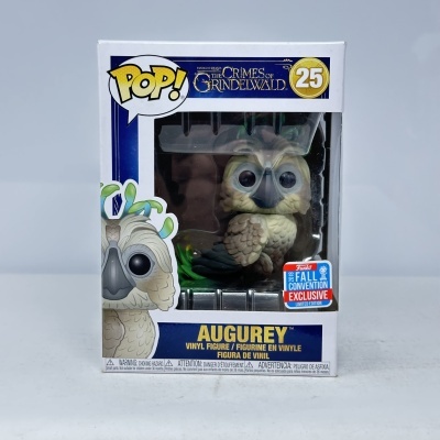 Boneco de vinil Funko Pop Augurey na embalagem