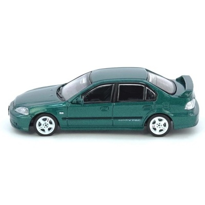 Miniatura de carro desportivo verde metálico com quatro portas e spoiler